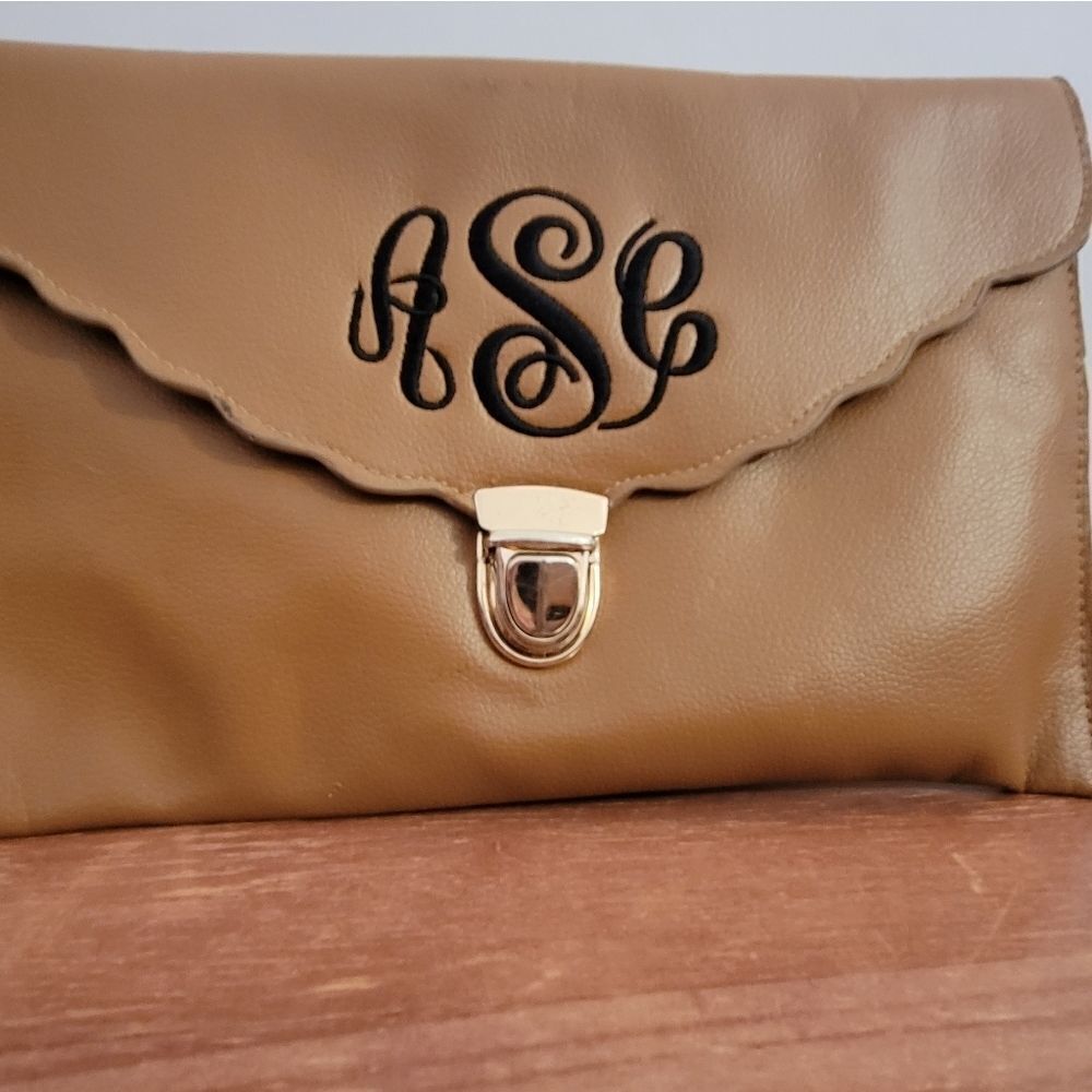 MONOGRAMMED CROSSBODY CLUTCH (ARL INITIALS) - Picture 2 of 16
